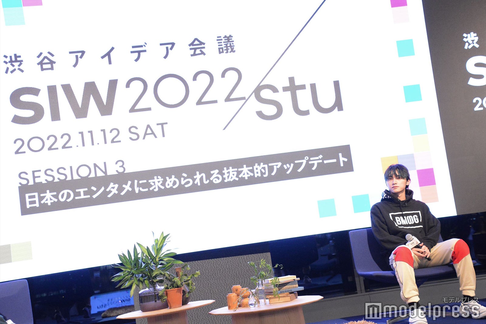 （右）SKY-HI （C）モデルプレス