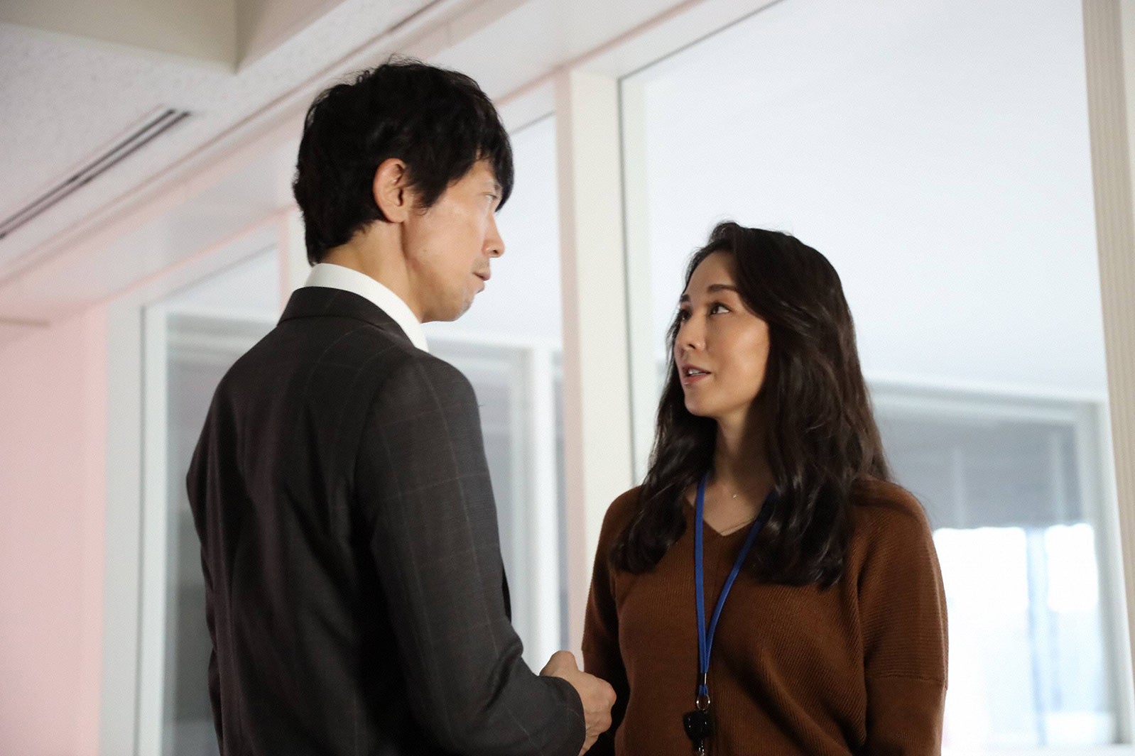 佐々木蔵之介、伊藤歩／「シャーロック」第3話より（C）フジテレビ