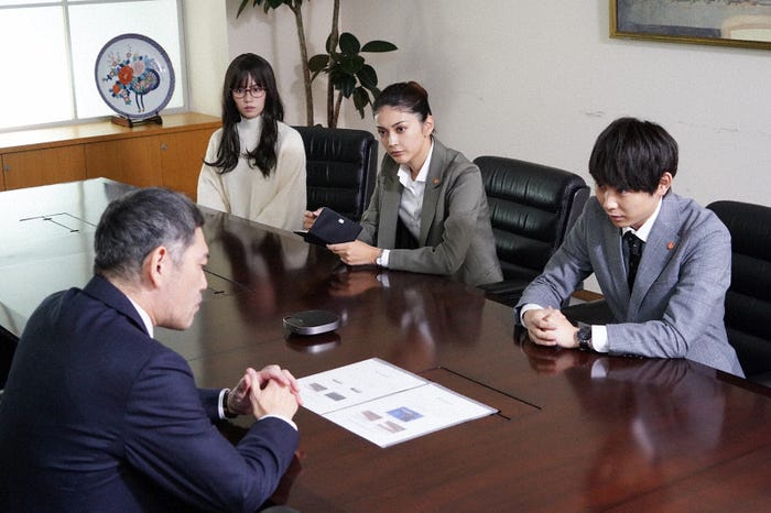 杉本哲太、小芝風花、田中道子、須賀健太 「invert 城塚翡翠 倒叙集」第4話より(C)日本テレビ