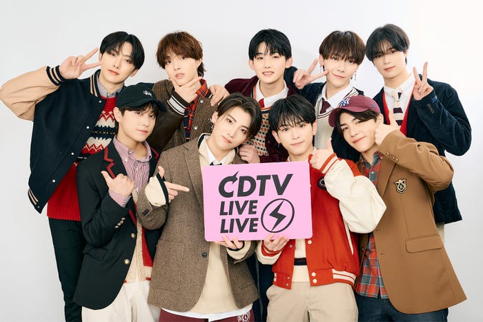 &TEAM(上段左から)FUMA、EJ、JO、NICHOLAS、K(下段左から)TAKI、YUMA、HARUA、MAKI(C)TBS/撮影:加藤春日