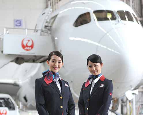 佐々木希、松島花とCA制服で美貌披露
