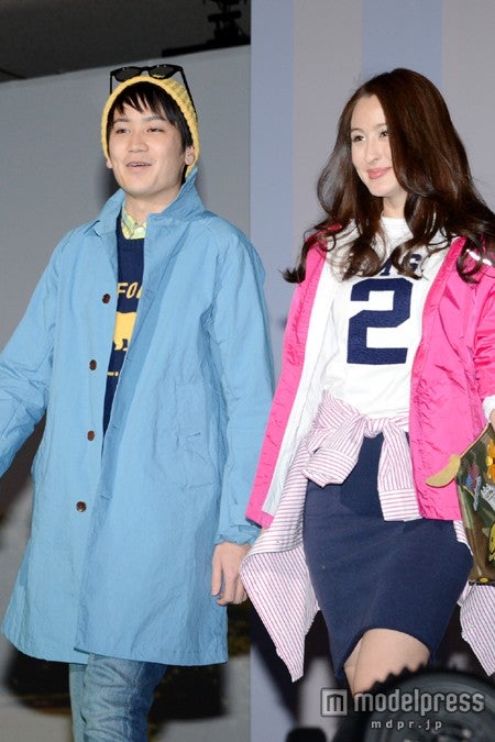 （右）オードリー亜谷香