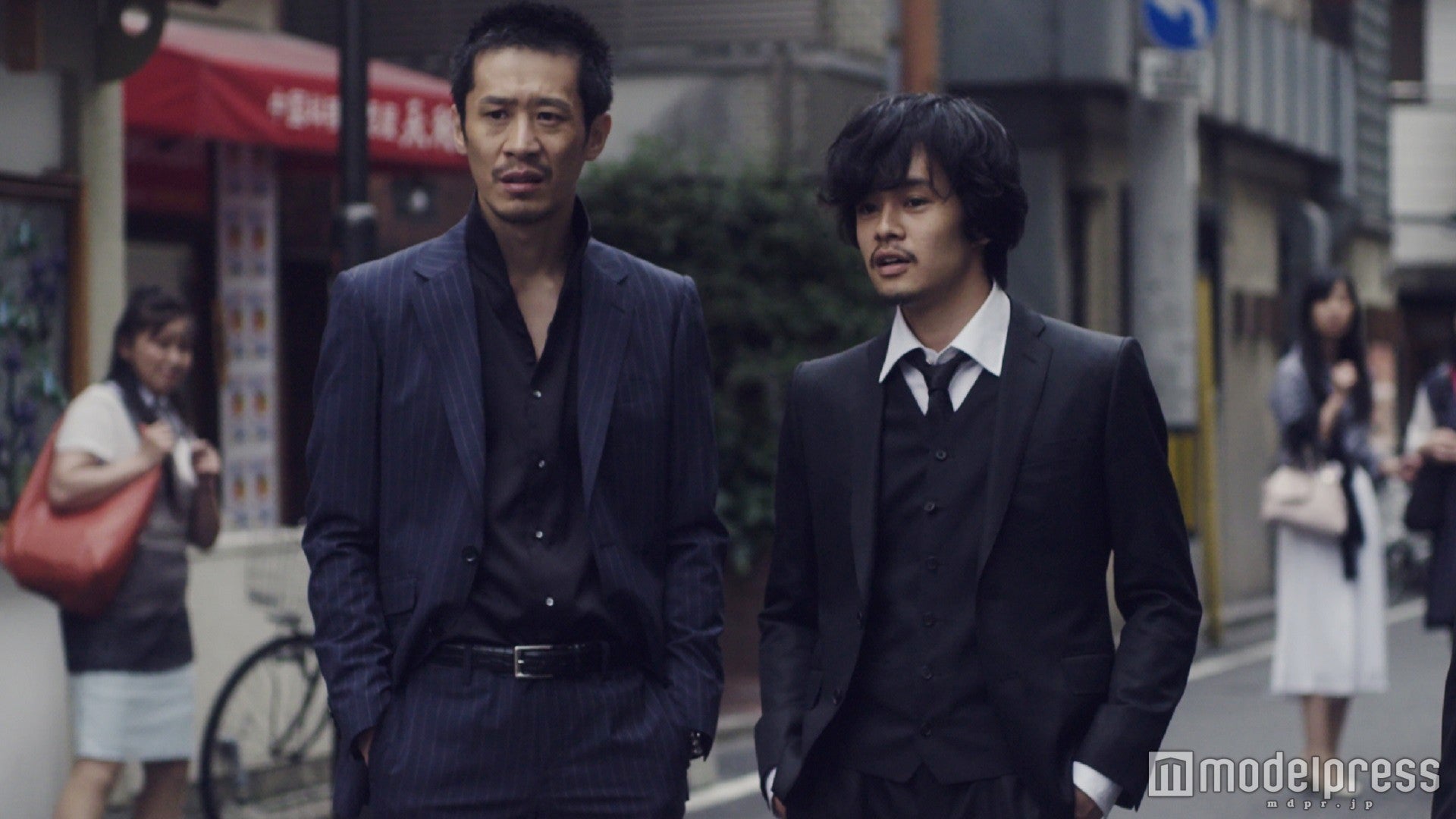 池松壮亮（右）／（C）2016「ディストラクション・ベイビーズ」製作委員会