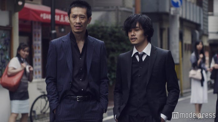 池松壮亮(右)/(C)2016「ディストラクション・ベイビーズ」製作委員会