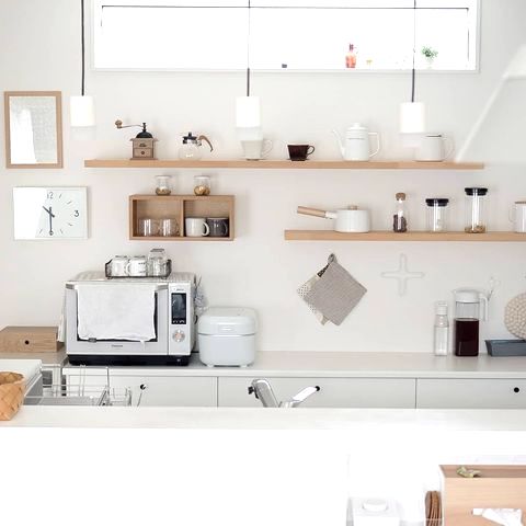 キッチンの窓をおしゃれにコーディネートしよう 目隠し効果もある方法をご紹介 モデルプレス