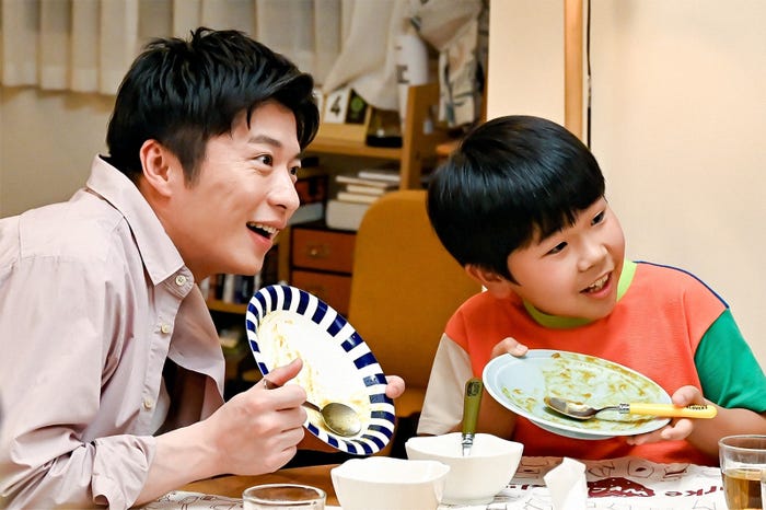 田中圭、鈴木楽/「持続可能な恋ですか?~父と娘の結婚行進曲~」第7話より(C)TBS