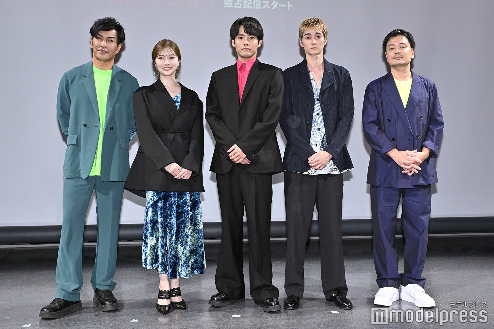 （左から）北村一輝、白石麻衣、赤楚衛二、柳俊太郎、石田雄介監督（C）モデルプレス