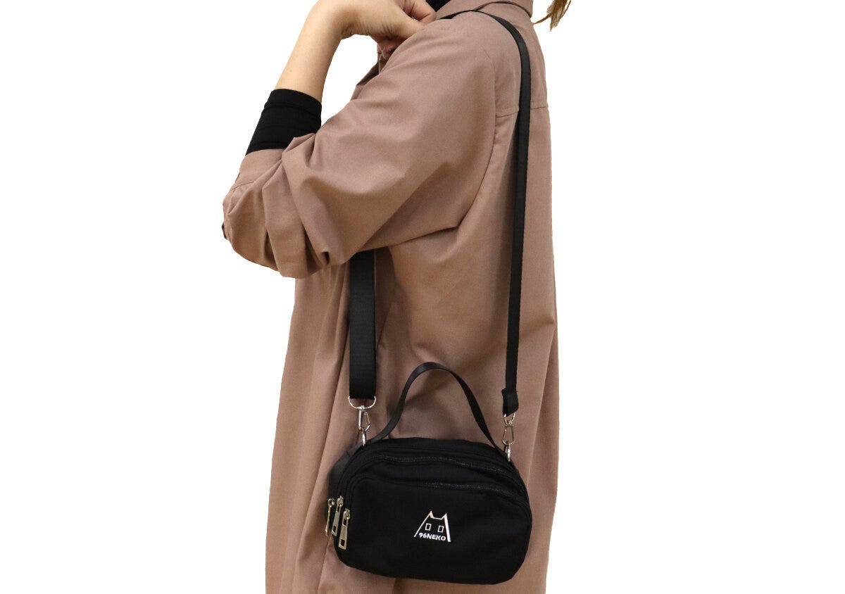 宝島社ムック付録の96猫（くろねこ）ぬこたさんの2Way3層ポーチ10