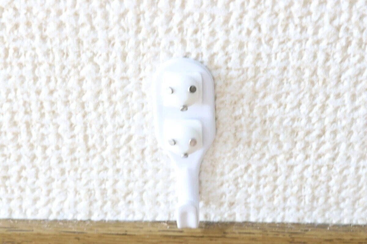 ダイソー　壁面にしっかり固定ピンフック（クロスタイプ、ダブル、ホワイト）　使用方法