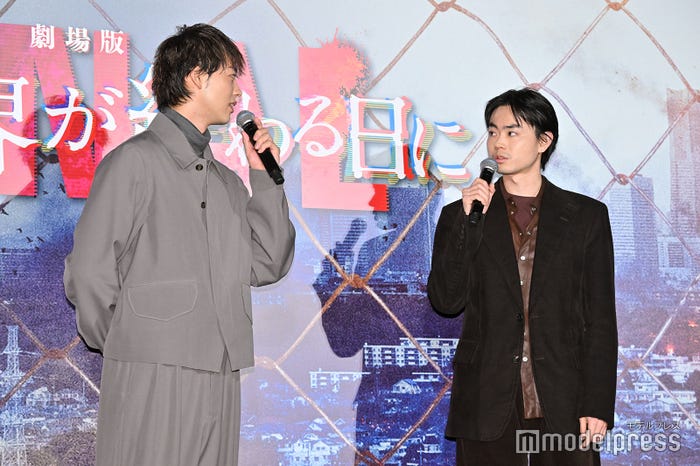 竹内涼真、菅田将暉(C)モデルプレス