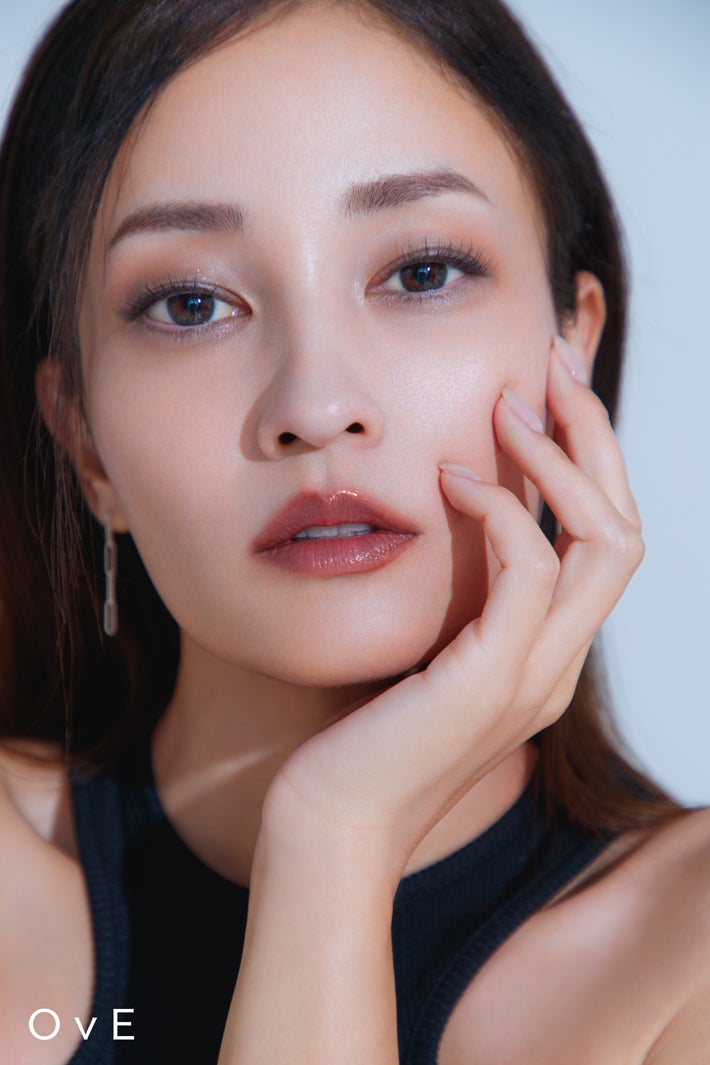 黒木メイサ（OvE 1装着）