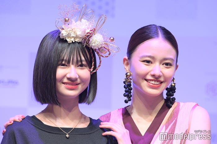菅原夕亜さん、山本舞香(C)モデルプレス