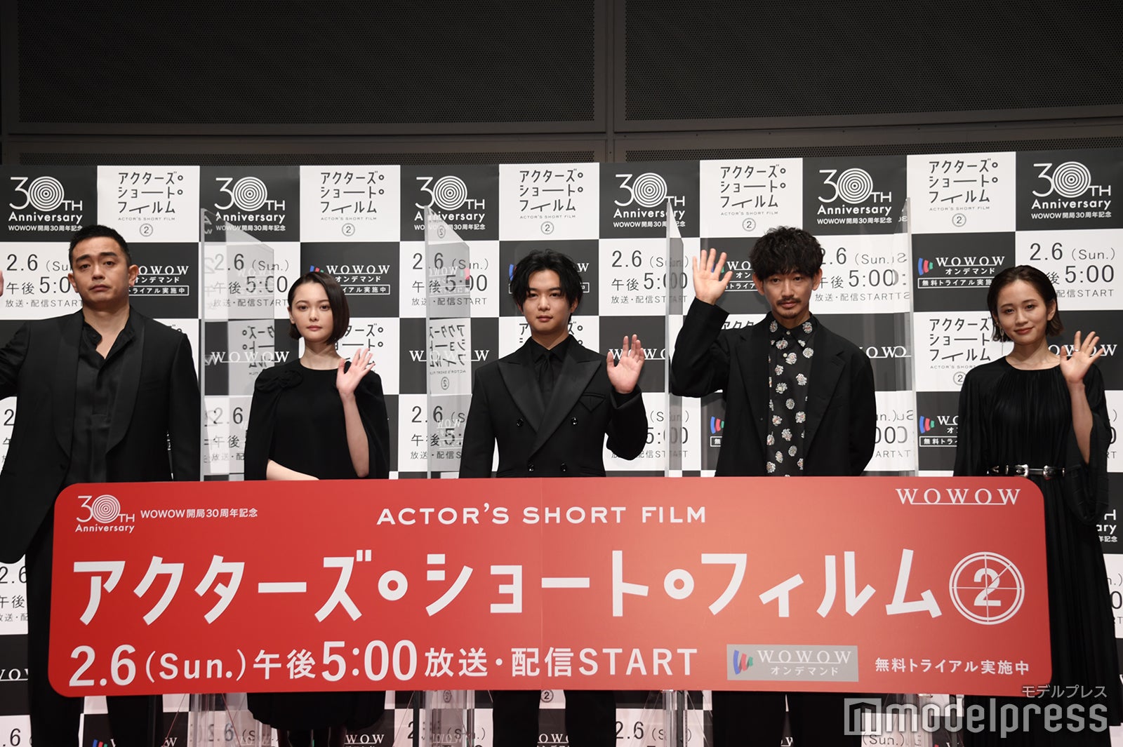 （左から）青柳翔、玉城ティナ、千葉雄大、永山瑛太、前田敦子 （C）モデルプレス