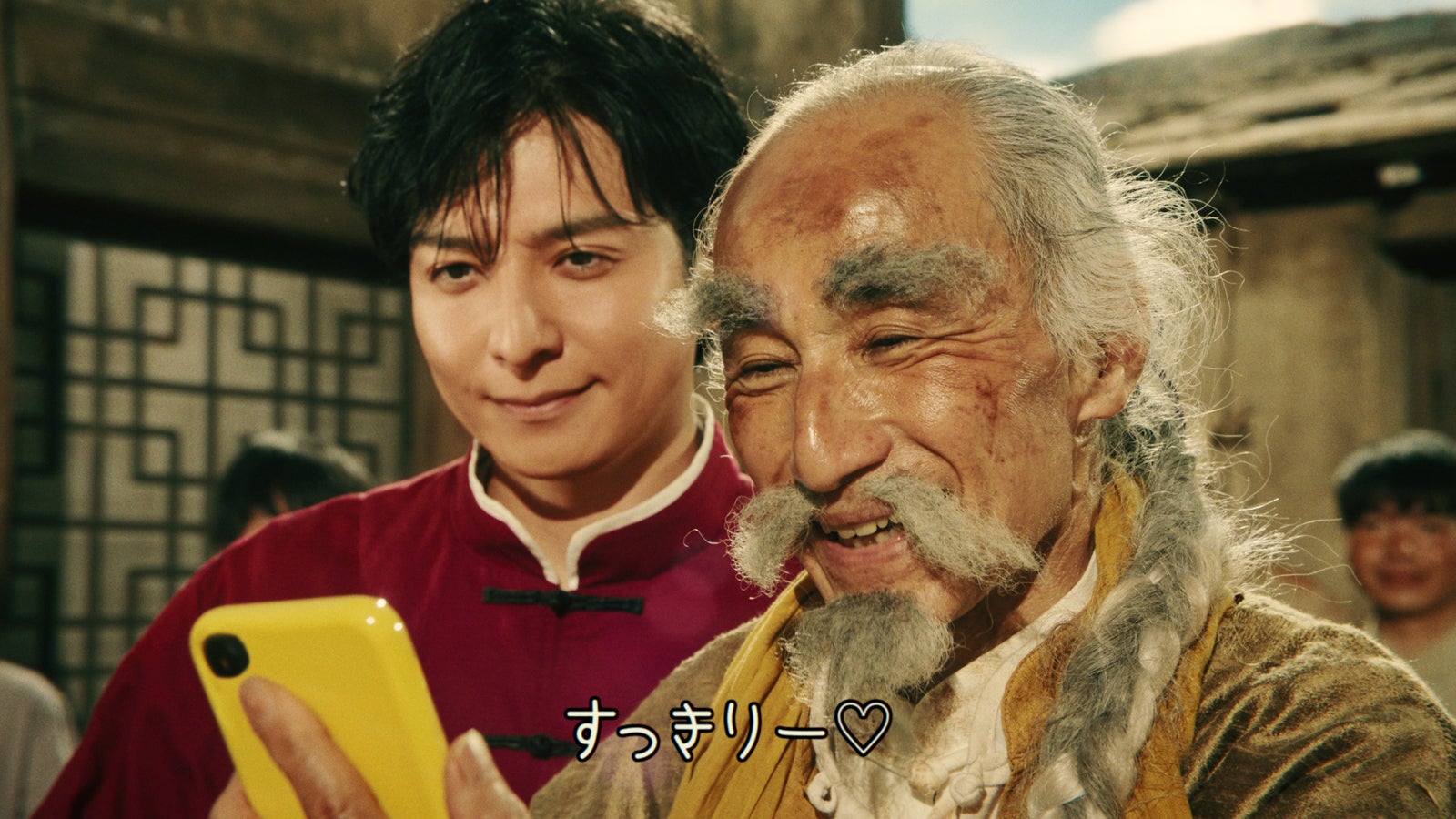 生田斗真出演の新CM「ヒッパリー・カンカン～師匠と弟子～」篇より（提供写真）