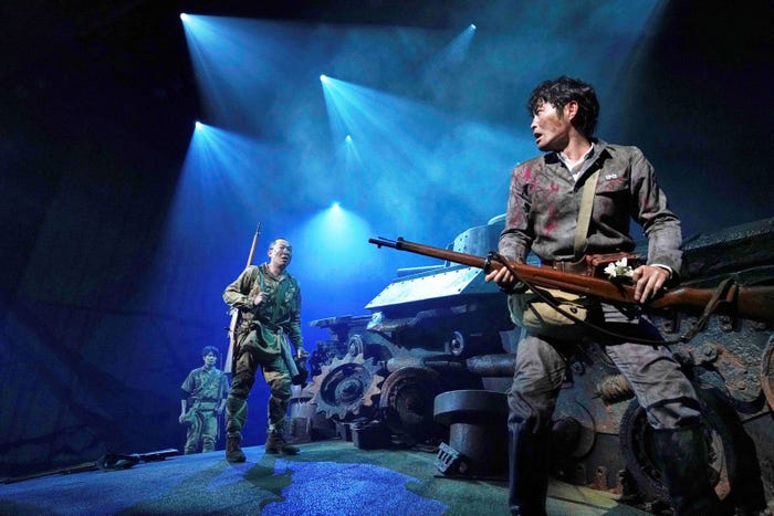 舞台「「PARAMUSHIR~信じ続けた士魂の旗を掲げて」(提供写真)