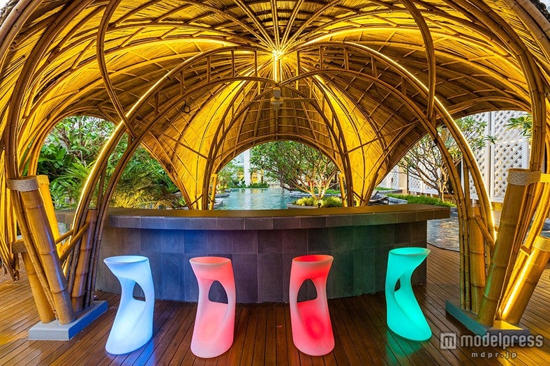 のんびりくつろげるプールバー