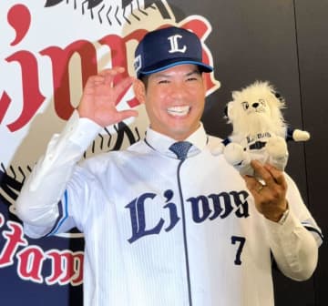西武移籍の桑原将志が入団会見で決意新た「僕にしかない気持ちの部分を評価してもらった」ファンからのサプライズ寄せ書きには「きつねダンス」に期待？！