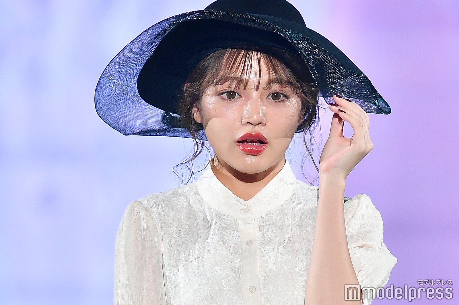 ちぃぽぽ、ミニスカ美脚で視線独占　“投げキス”サービスも＜神コレ2018A／W＞