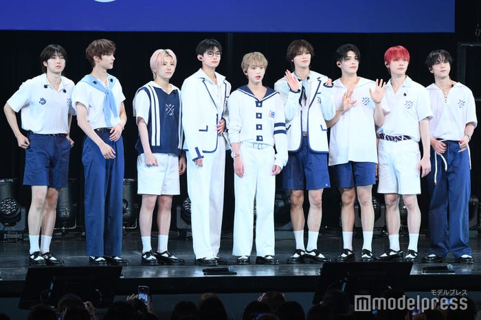 (左から)FUMA(フウマ)、EJ(ウィジュ)、YUMA(ユウマ)、JO(ジョウ)、HARUA(ハルア)、K(ケイ)、MAKI(マキ)、NICHOLAS(ニコラス)、TAKI(タキ)/&TEAM (C)モデルプレス