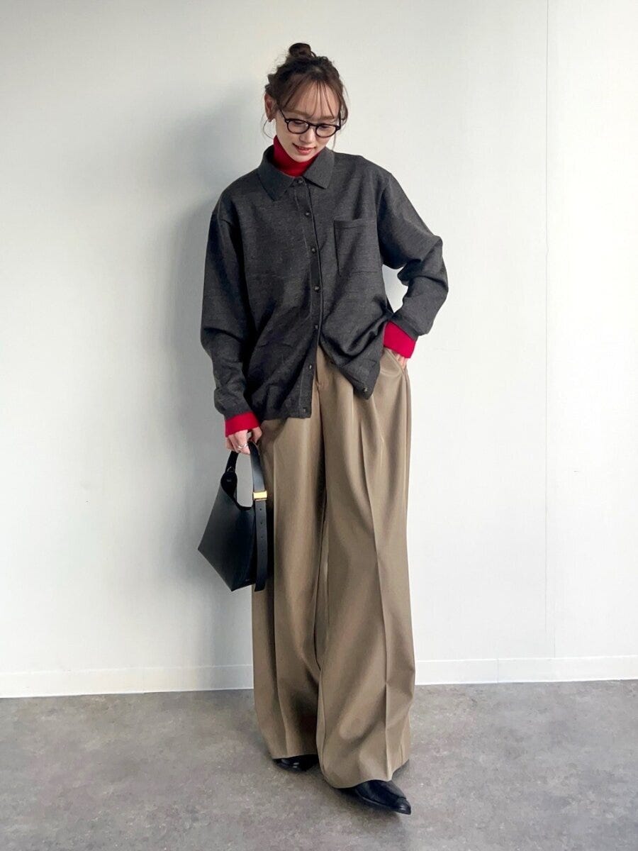 赤タートルネックコーデ 2026冬春大人女性おすすめ赤タートルネックコーデ