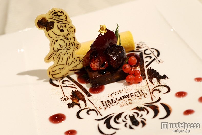 栗と松の実のチョコレートガナッシュ　パンプキンアイス添え