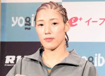 RENAは笑顔で握手求めるも伊澤星花は無表情で拒否！公開計量で因縁両者が火花バチバチ【大みそかRIZIN】