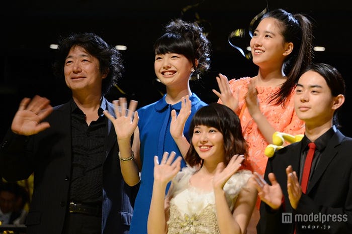 (上左から)羽住英一郎監督、上原実矩、竹富聖花(下左から)山本舞香、菅田将暉