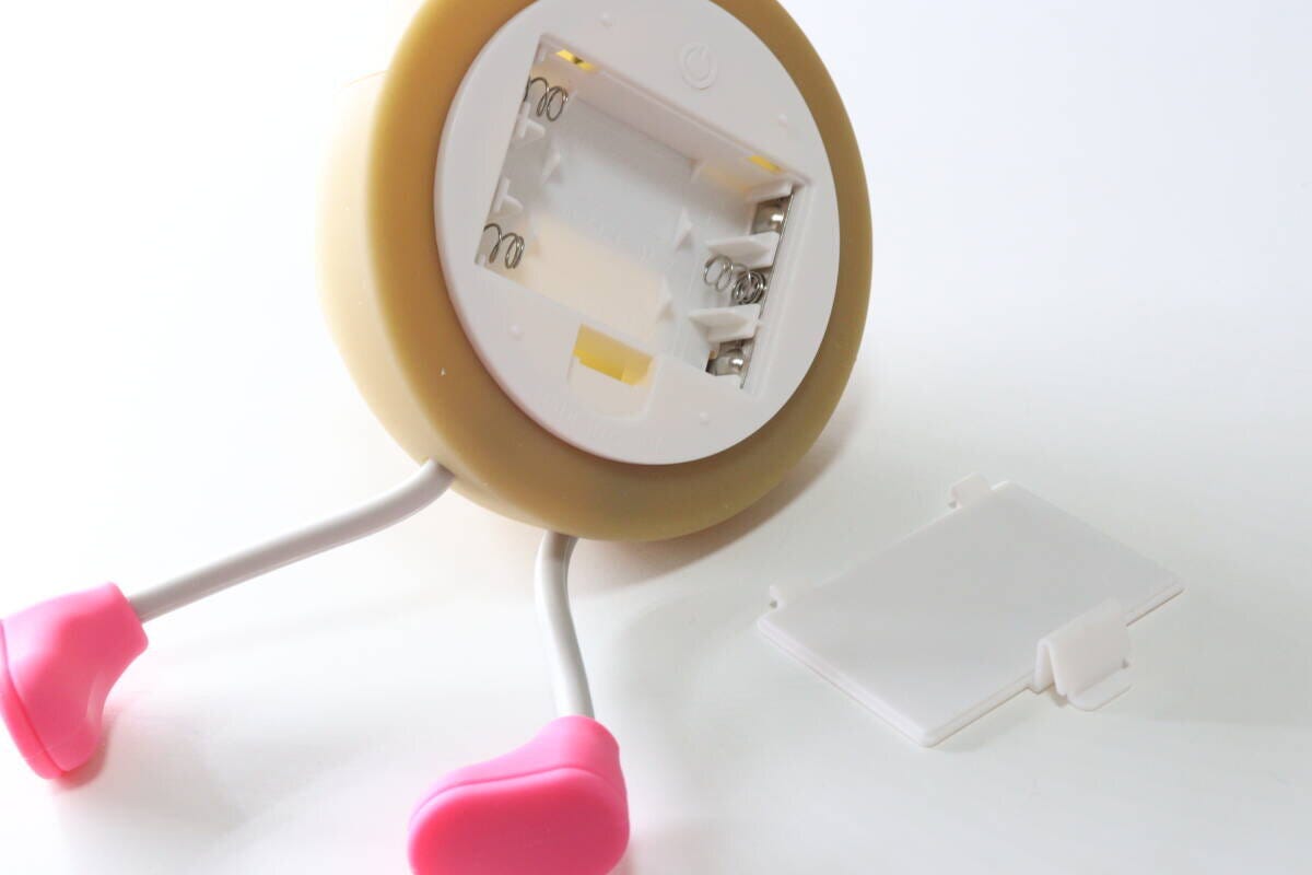 ダイソーのセンサーライト（うんち）の電池ボックス