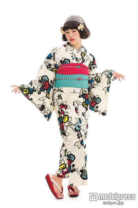 クラシカルな着こなしも／「ゆかたきぶん ～今年の夏は、もっとゆかたが好きになる。～」（画像提供：ワニブックス）