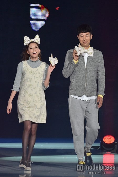 「巻きパピコ」を手にランウェイ