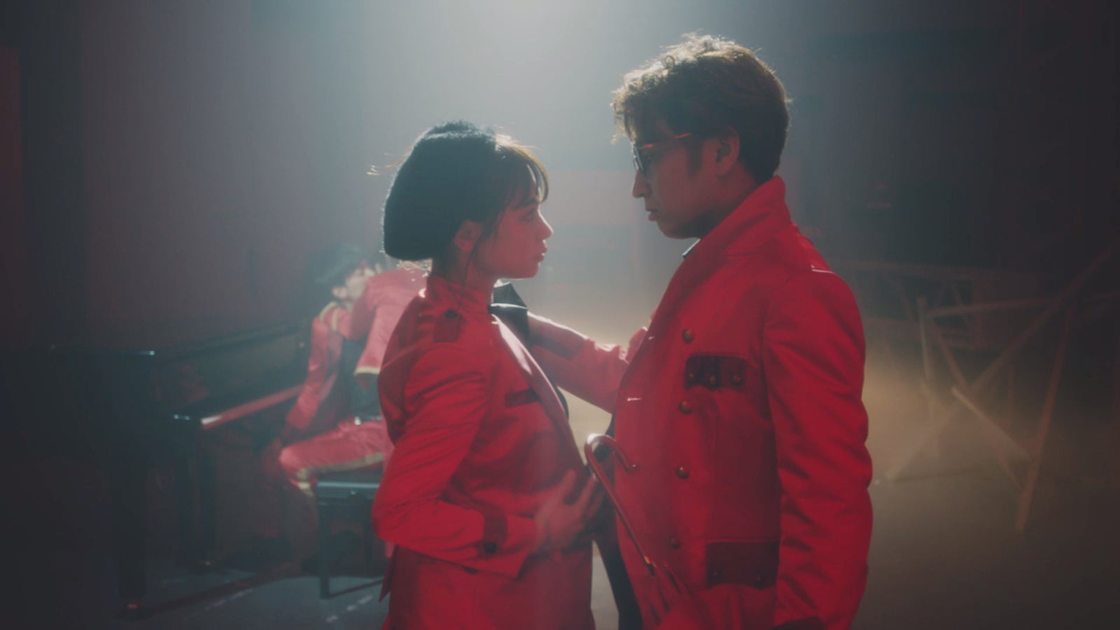 吉本坂46RED「君の唇を離さない」MVより（提供写真）