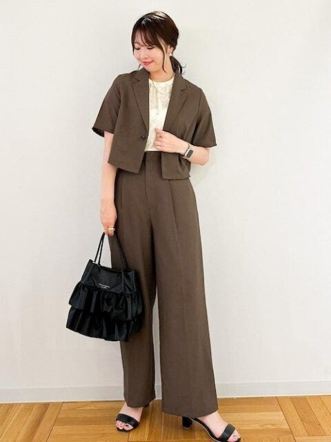 カラーパンツ　コーデ　夏