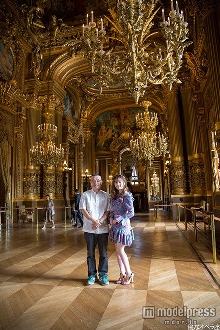 中田秀夫監督、島崎遥香（C）2015『劇場霊』製作委員会