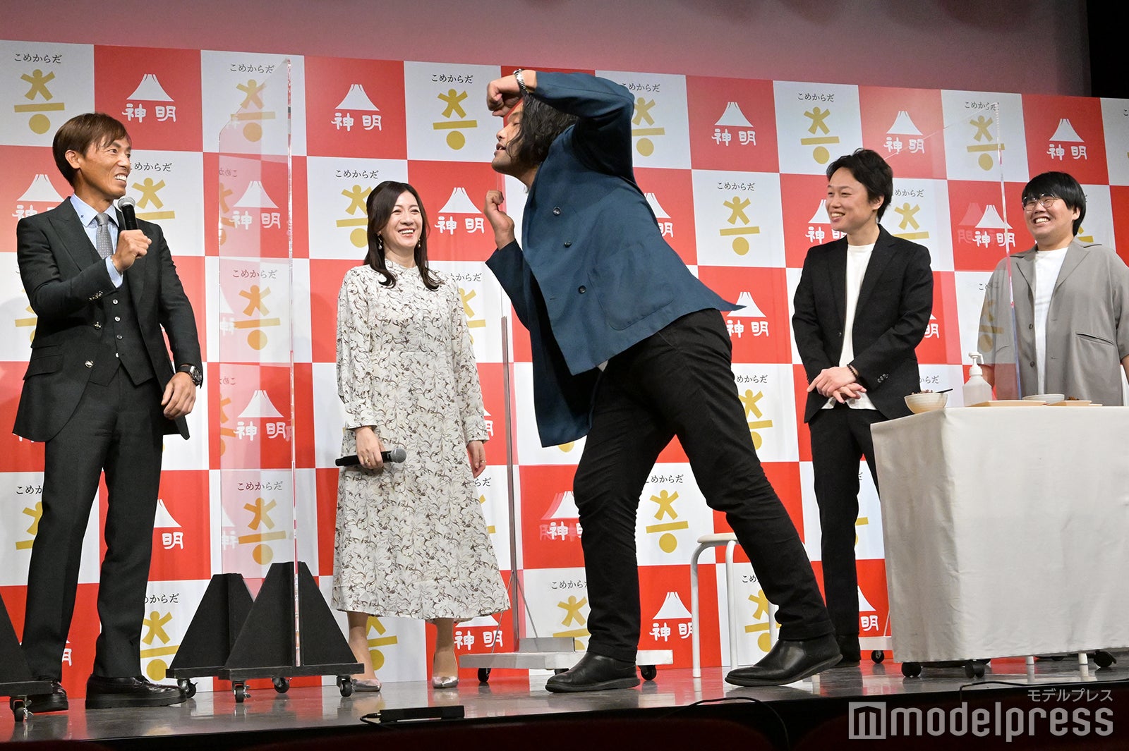 藤尾益雄社長、野々村友紀子、見取り図（盛山晋太郎・リリー）、蛙亭（中野周平） （C）モデルプレス