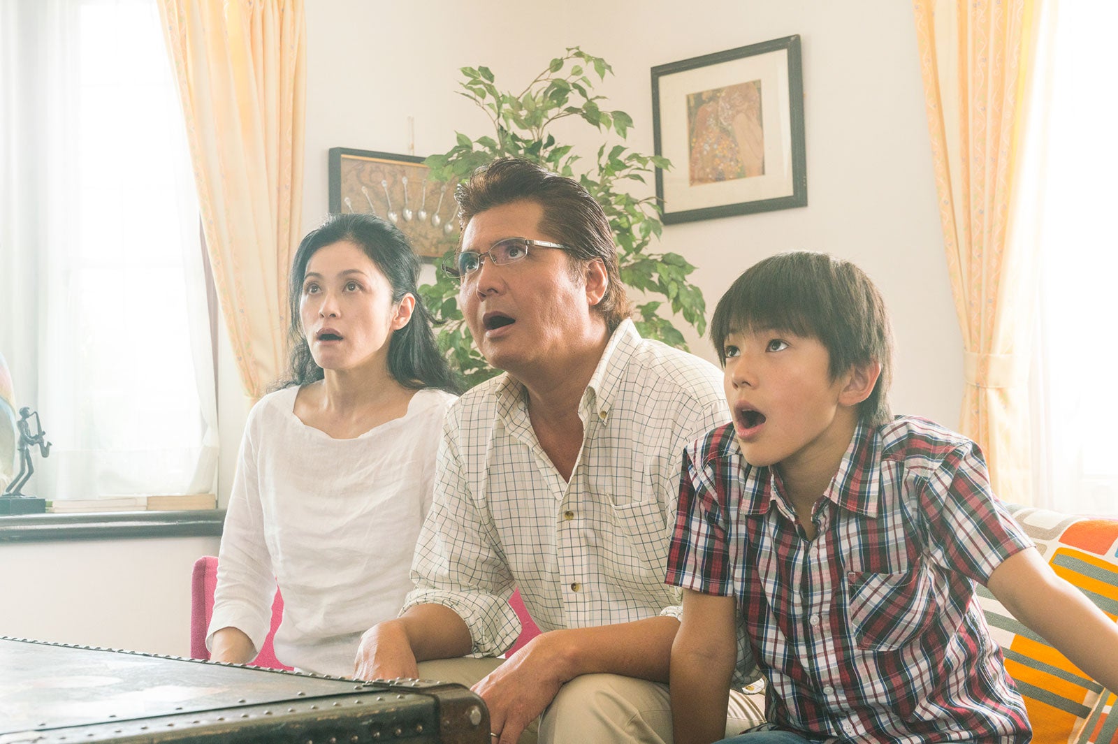 濱田マリ、竹内力、荒木飛羽（C）2018 映画「3D彼女　リアルガール」製作委員会（C）那波マオ／講談社