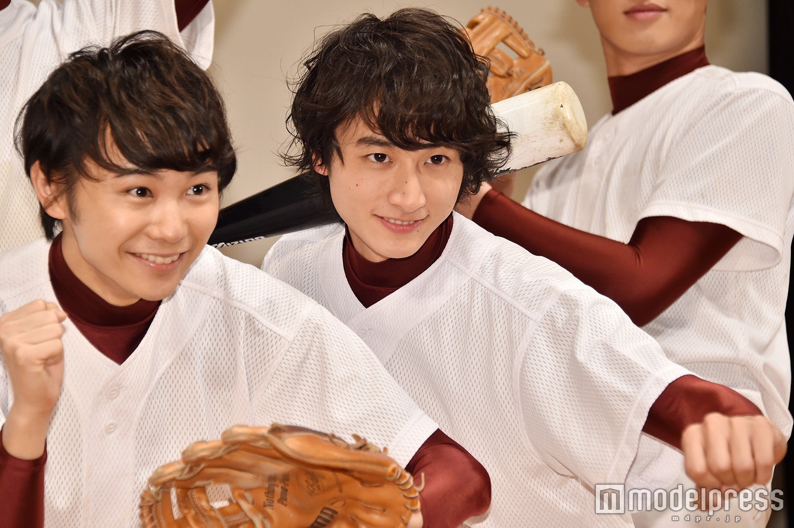 須賀健太、小関裕太（C）モデルプレス