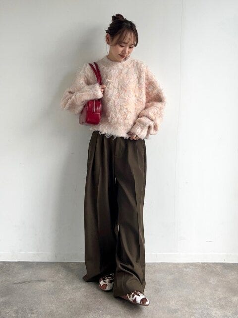 ピンクシャギーニットコーデ 2025冬大人女性おすすめピンクシャギーニットコーデ