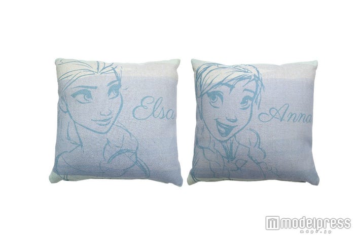 アナ/エルサのクッション(C)Disney
