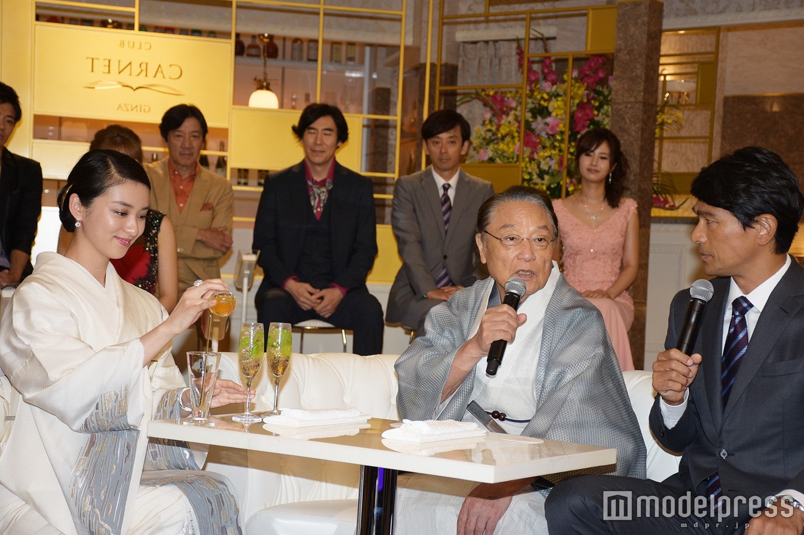 武井咲（左）／（C）モデルプレス