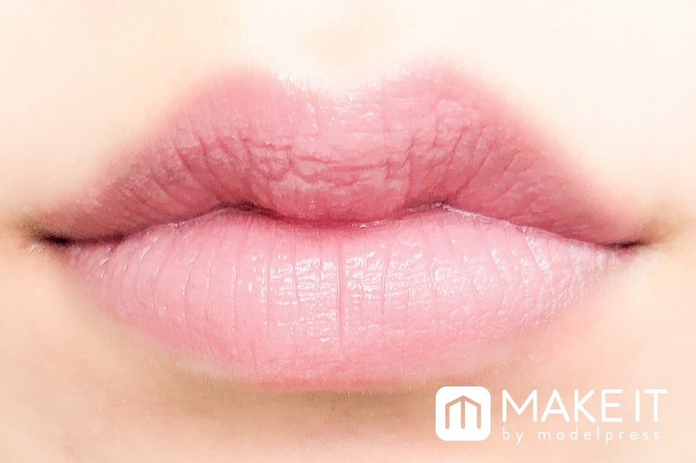 イヴ・サンローラン／ルージュ ヴォリュプテ シャイン／47 ベージュブラウス (C)メイクイット