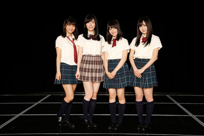 初選抜に選ばれたメンバーと松井珠理奈/(左から)北野瑠華、松井、小畑優奈、矢作有紀奈(C)AKS