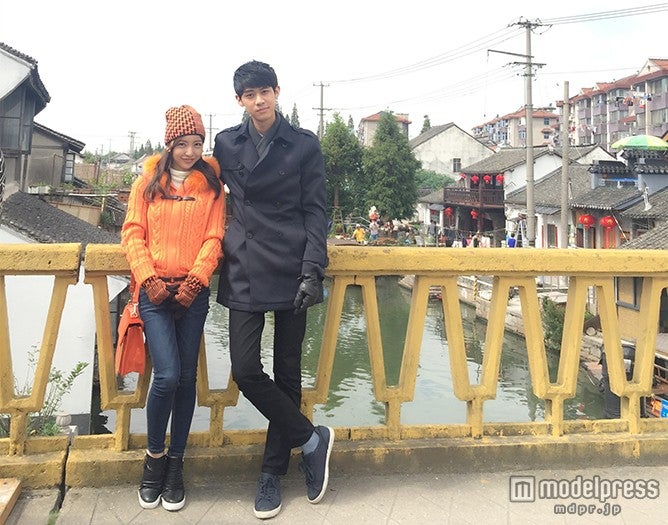 板野友美、DINO（画像提供：株式会社一期一会）