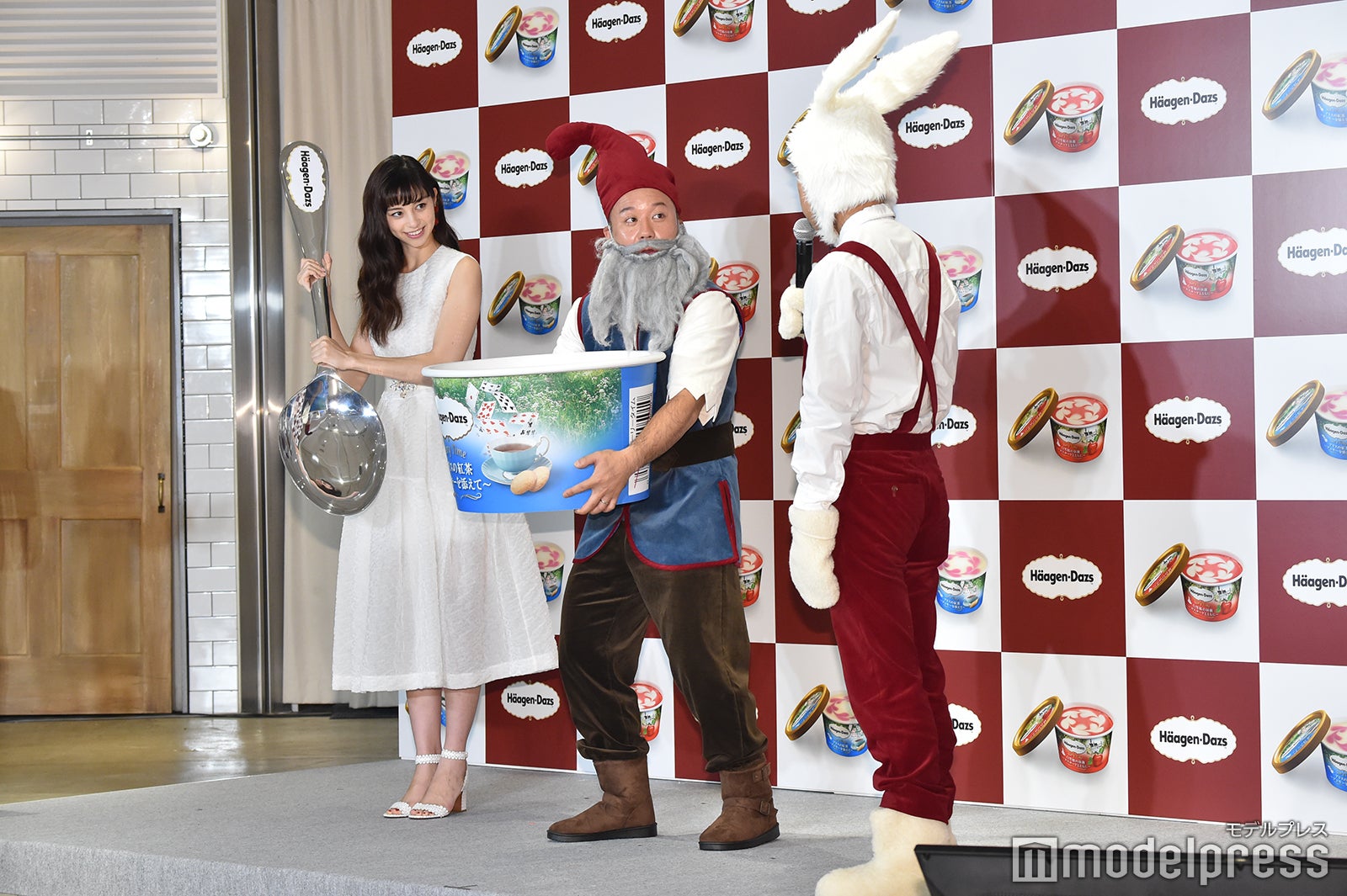 中条あやみ、西村瑞樹、小峠英二（C）モデルプレス