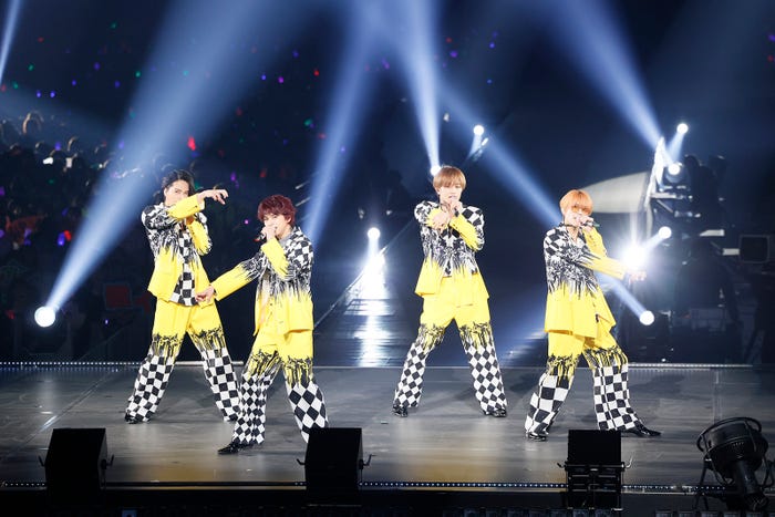 Sexy Zone(左から)菊池風磨、佐藤勝利、中島健人、松島聡「SEXY ZONE LIVE TOUR 2023 Chapter Ⅱ in DOME」より(提供写真)