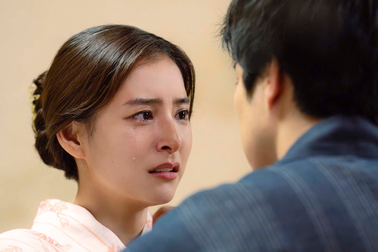 画像1/7) 「単身花日」WEST.重岡大毅、新木優子に強引キス “攻め