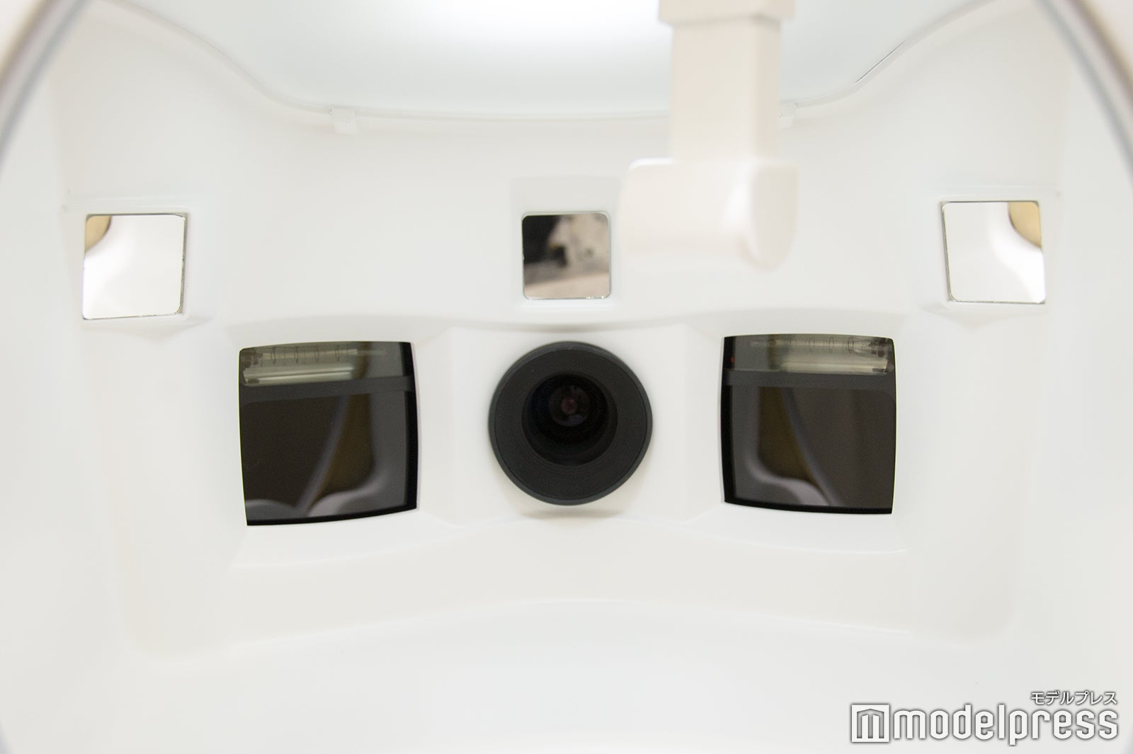 肌画像解析装置「VISIA」は3方向からのカメラで撮影（C）モデルプレス