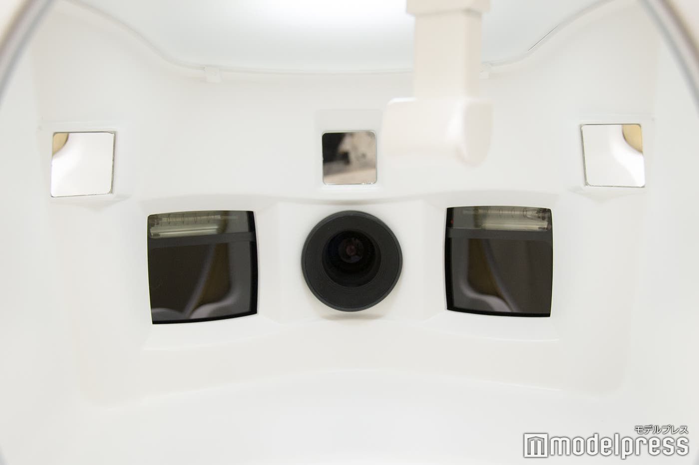 肌画像解析装置「VISIA」は3方向からのカメラで撮影(C)モデルプレス