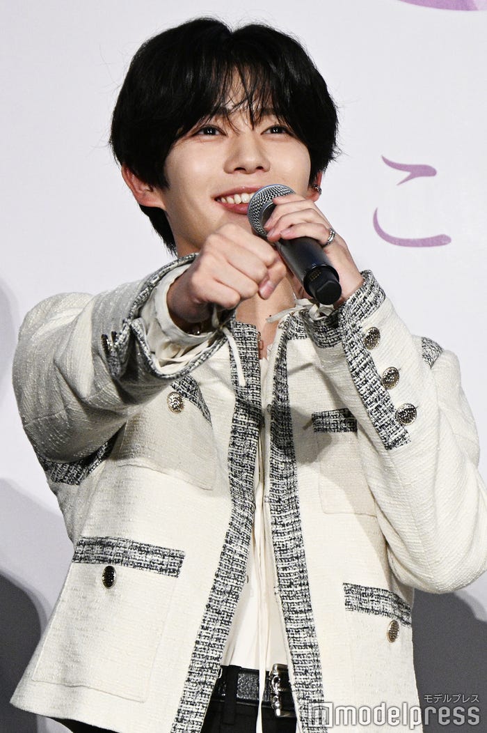 町中華の餃子で喜ぶマネージャーのピュアさを見習いたい長尾謙杜(C)モデルプレス