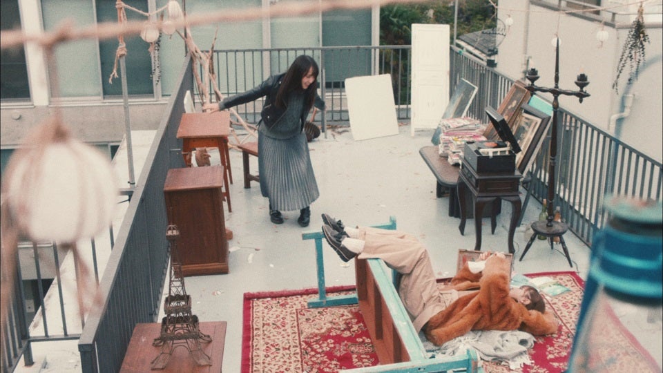 「ヒールの高さ」MVより （提供写真）