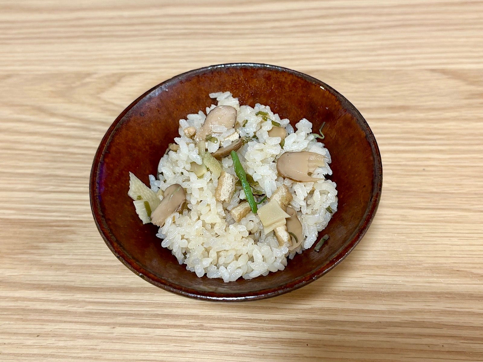 松茸がしっかり入っていてぜいたく。香り高いおいしさを満喫できます